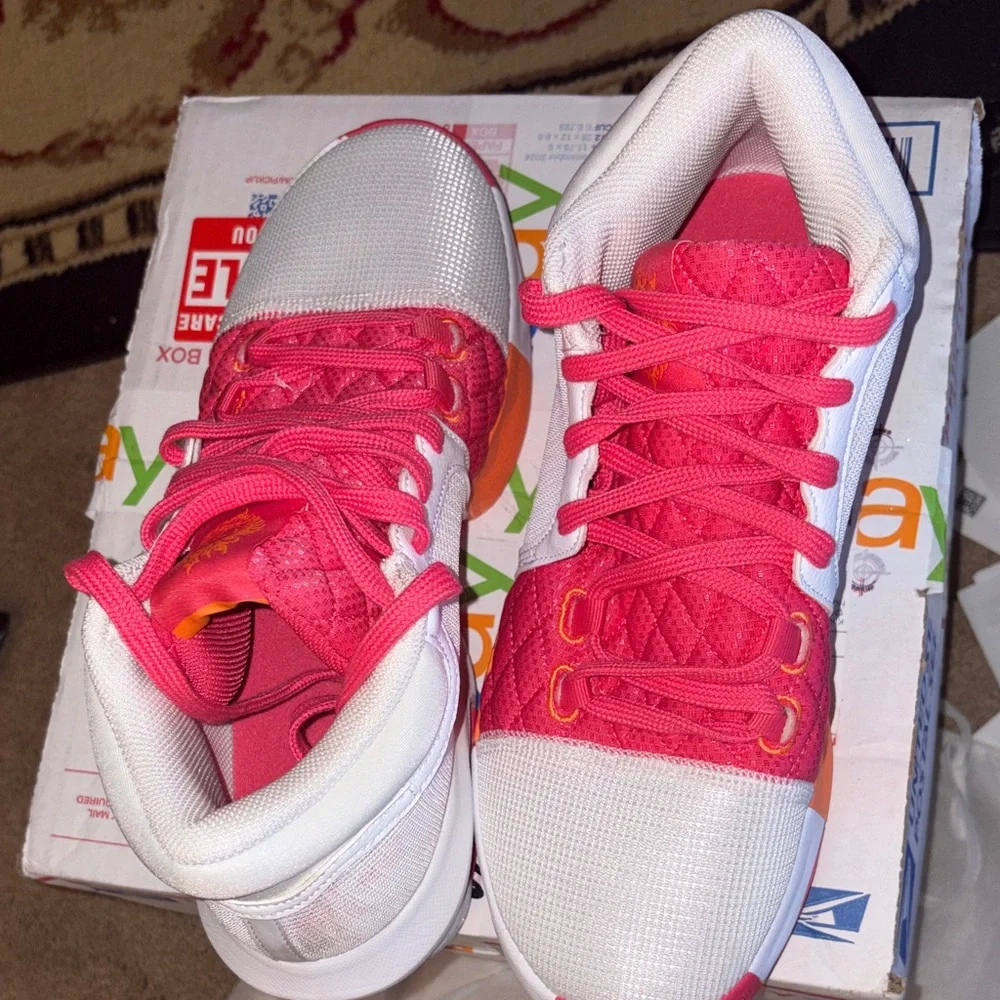 Men’s 8.5 Nike lebrons Witness‎ 8